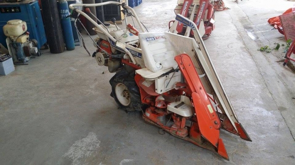 รถเกี่ยวข้าวเดินตามแบบมัดข้าวในตัว KUBOTA รุ่น ZF32 เก่าญี่ปุ่น สภาพสวย เครื่องพร้อมใช้งาน ไม่เคยใช้งานในไทย