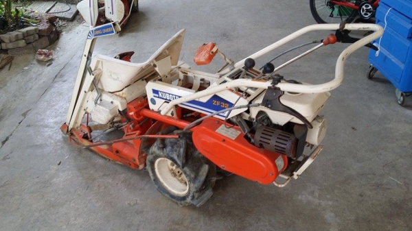 รถเกี่ยวข้าวเดินตามแบบมัดข้าวในตัว KUBOTA รุ่น ZF32 เก่าญี่ปุ่น สภาพสวย เครื่องพร้อมใช้งาน ไม่เคยใช้งานในไทย