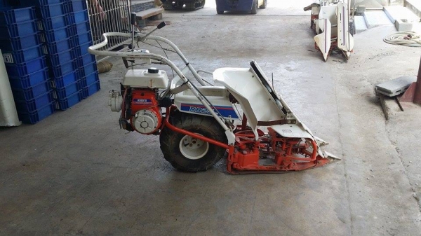 รถเกี่ยวข้าวเดินตามแบบมัดข้าวในตัว KUBOTA  รุ่น RฺB 25M  เก่าญี่ปุ่น สภาพสวย เครื่องพร้อมใช้งาน ไม่เคยใช้งานในไทย