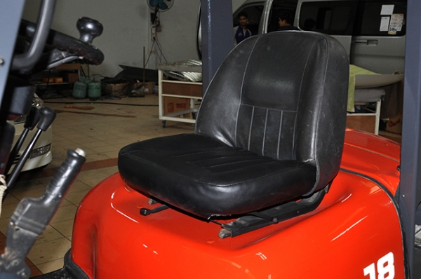 ขายรถโฟล์คลิฟท์มือสอง TOYOTA รุ่น 6FD18 ราคา 265,000 บาท นำเข้าจากประเทศญี่ปุ่น 100\% ไม่เคยใช้งานในไทย