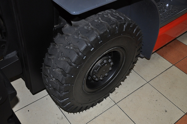 ขายรถโฟล์คลิฟท์มือสอง TOYOTA รุ่น 6FD18 ราคา 265,000 บาท นำเข้าจากประเทศญี่ปุ่น 100\% ไม่เคยใช้งานในไทย