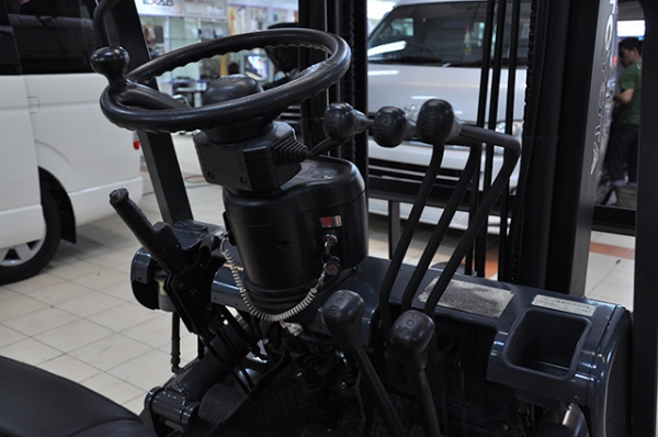 ขายรถโฟล์คลิฟท์มือสอง TOYOTA รุ่น 6FD18 ราคา 265,000 บาท นำเข้าจากประเทศญี่ปุ่น 100\% ไม่เคยใช้งานในไทย