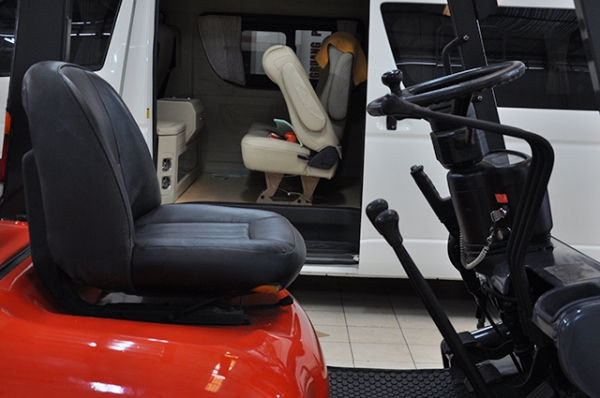 ขายรถโฟล์คลิฟท์มือสอง TOYOTA รุ่น 6FD18 ราคา 265,000 บาท นำเข้าจากประเทศญี่ปุ่น 100\% ไม่เคยใช้งานในไทย