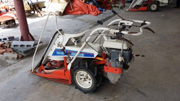 รถเกี่ยวข้าวเดินตามแบบมัดข้าวในตัว KUBOTA  รุ่น RB30(1) เก่าญี่ปุ่น สภาพสวย เครื่องพร้อมใช้งาน ไม่เคยใช้งานในไทย