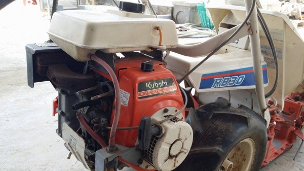 รถเกี่ยวข้าวเดินตามแบบมัดข้าวในตัว KUBOTA  รุ่น RB30(1) เก่าญี่ปุ่น สภาพสวย เครื่องพร้อมใช้งาน ไม่เคยใช้งานในไทย