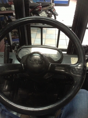 +++ ขายโฟล์คลิฟท์  TOYOTA 6FD25  ขนาด 2.5  ตัน  เครื่องยนต์ดีเซล  2Z  เสา  3  เมตร  เกียร์ธรรมดา  งา 1,220  มม.  ยางตันใหม่