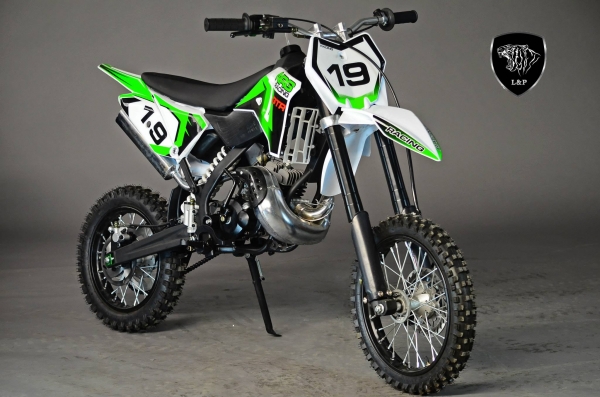 วิบาก ใหม่ล่าสุด 2 จังหวะ 50 CC ล้อ หน้า 14 หลัง 12 รถแข่ง รุ่น JACOB MINI โช็คหน้าหัวกลับ โช็คหลัง นิ่ม กระโดได้ ท่อเสียงรถสูตร เป็น ออโต้บิดแล้วไปเลย ขี่ง่าย ไม่ต้องเข้าเกียร์ ดิสเบรค หน้า หลัง เท่ สไตร์ รถสูตร สนาม ราคาโปรโมชั่น จาก 29000 ช่วงแนะนำเหลื