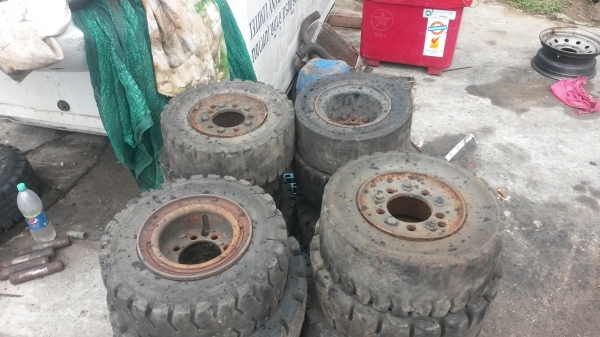 ขายยางตันรถโฟ๊คลิ๊ฟมีหลายขนาดพร้อมกระทะใบล่ะ 1200 มือสอง โทรมาถามขนาดได้ครับ ขายยางตันรถโฟ๊คลิ๊ฟมีหลายขนาดพร้อมกระทะใบล่ะ 1200 มือสอง โทรมาถามขนาดได้ครับ