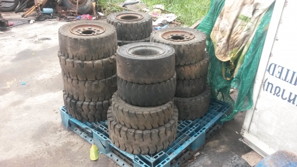 ขายยางตันรถโฟ๊คลิ๊ฟมีหลายขนาดพร้อมกระทะใบล่ะ 1200 มือสอง โทรมาถามขนาดได้ครับ ขายยางตันรถโฟ๊คลิ๊ฟมีหลายขนาดพร้อมกระทะใบล่ะ 1200 มือสอง โทรมาถามขนาดได้ครับ