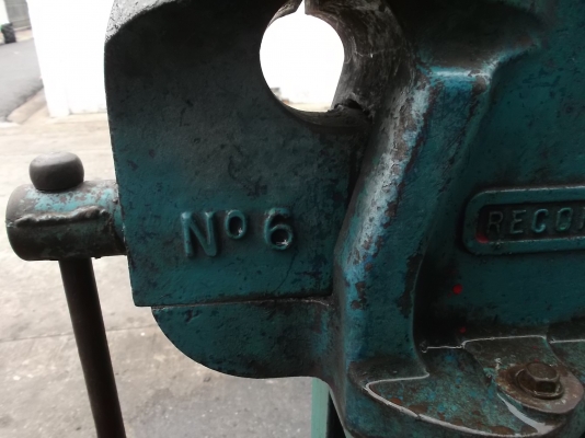 โต๊ะปากกาNO 6พร้อมหินเจีย2หัว(มอเตอร์หินเจียตองไปเช็คเอา) โต๊ะปากกาNO 6พร้อมหินเจีย2หัว(มอเตอร์หินเจียตองไปเช็คเอา)