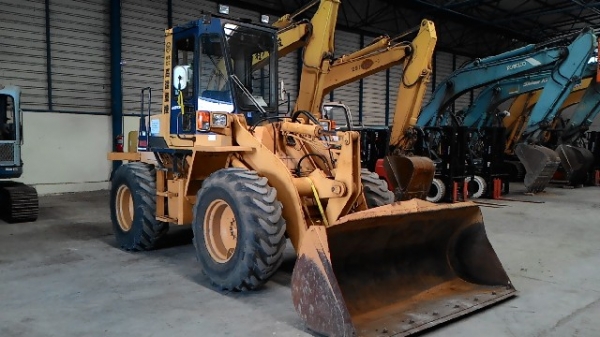 515 # 10901 7,250ชั่วโมง รถปี1980 38546กิโลเมตร บุ้งกี้ 1.4 คิว เก่าญี่ปุ่น