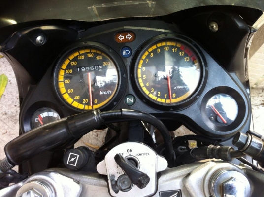 ขออนุญาติขาย HONDA CBR 150 สตา์ร์ทมือ สวยเดิม โอนให้ฟรีครับ