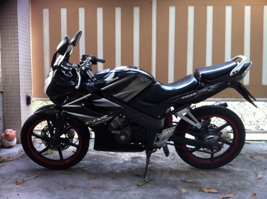 ขออนุญาติขาย HONDA CBR 150 สตา์ร์ทมือ สวยเดิม โอนให้ฟรีครับ