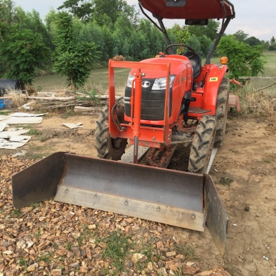 แทรคเตอร์คูโบต้า L3008 พร้อมใบดันดินตราช้าง และโรตารี่เก่าตามภาพ