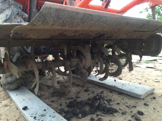 แทรคเตอร์คูโบต้า L3008 พร้อมใบดันดินตราช้าง และโรตารี่เก่าตามภาพ