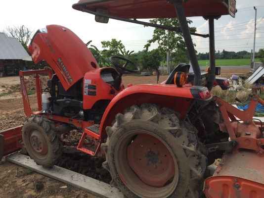 แทรคเตอร์คูโบต้า L3008 พร้อมใบดันดินตราช้าง และโรตารี่เก่าตามภาพ