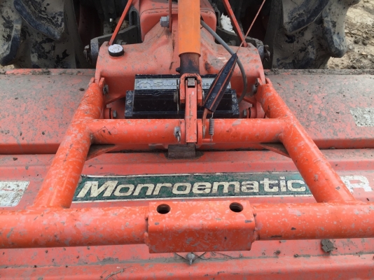 แทรคเตอร์คูโบต้า L3008 พร้อมใบดันดินตราช้าง และโรตารี่เก่าตามภาพ