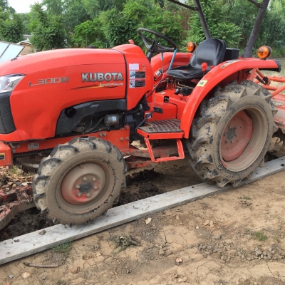 แทรคเตอร์คูโบต้า L3008 พร้อมใบดันดินตราช้าง และโรตารี่เก่าตามภาพ