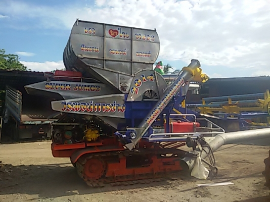 มีใครสนใจ รถเกี่ยวพร้อมเทเลอร์ เราก็ขายนะ