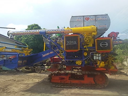 มีใครสนใจ รถเกี่ยวพร้อมเทเลอร์ เราก็ขายนะ