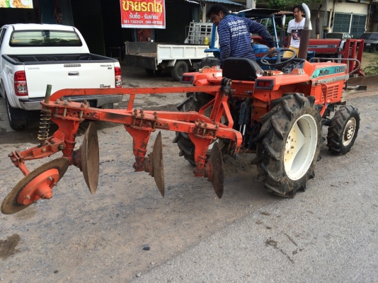 ขาย Kubota L1-225 พร้อมผาน3 รถไม่เคยลงนา สนใจติดต่อครับ