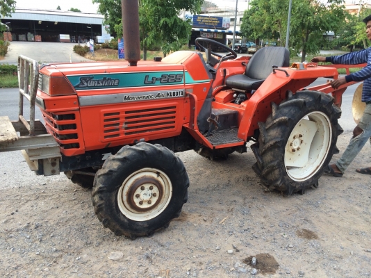 ขาย Kubota L1-225 พร้อมผาน3 รถไม่เคยลงนา สนใจติดต่อครับ