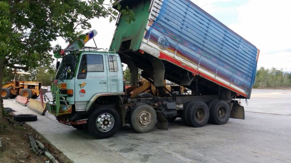ขาย ISUZU ROCKY สองเพลาดั๊ม กระบะเนียมคอกเกษตร วางเครื่อง320