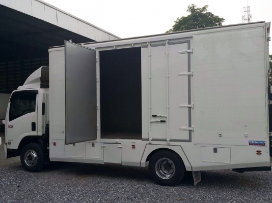 ขายตู้แห้ง3บาน พร้อมลิฟท์ท้ายสภาพใหม่เอี่ยม