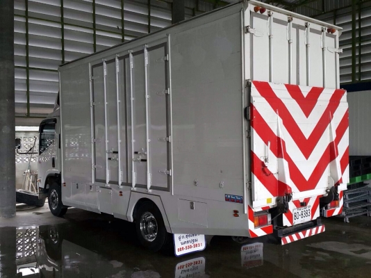 ขายตู้แห้ง3บาน พร้อมลิฟท์ท้ายสภาพใหม่เอี่ยม