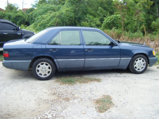 benz w124 e220 สีน้ำเงิน