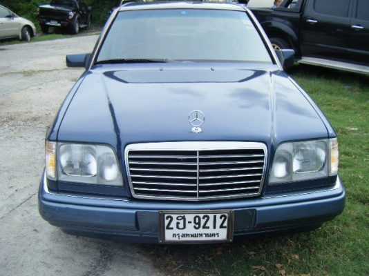 benz w124 e220 สีน้ำเงิน