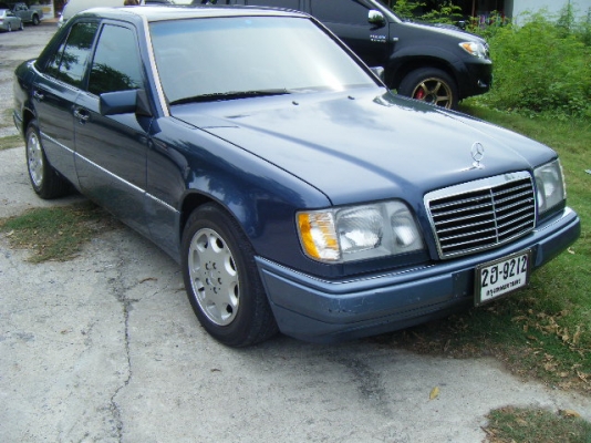 benz w124 e220 สีน้ำเงิน
