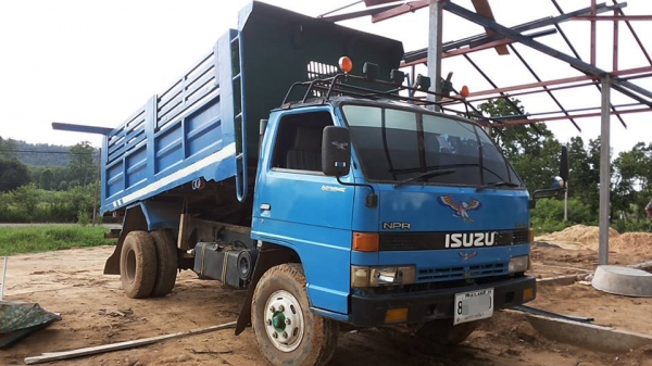 **380,000 บ.ต่อรอง/// 6ล้อดั้ม ISUZU NPR 110 **ขาย ISUZU NPR 110แรง 6ล้อดั้มดิน5คิว ช่วงล่างใหญ่ ISUZU NPR (462xxxx )4BE1-110แรง เครื่อง110แรง ฝาดำ แน่นดี แรงดี เกียร์สั้น เข้าง่ายไม่หลุดครับ ช่วงล่างใหญ่ Fหน้า-หลัง สโลวกลางพร้อมลุย คัสซีดีสวย เดิม ไม่ปะ **380,000 บ.ต่อรอง/// 6ล้อดั้ม ISUZU NPR 110 **ขาย ISUZU NPR 110แรง 6ล้อดั้มดิน5คิว ช่วงล่างใหญ่ ISUZU NPR (462xxxx )4BE1-110แรง เครื่อง110แรง ฝาดำ แน่นดี แรงดี เกียร์สั้น เข้าง่ายไม่หลุดครับ ช่วงล่างใหญ่ Fหน้า-หลัง สโลวกลางพร้อมลุย คัสซีดีสวย เดิม ไม่ปะ