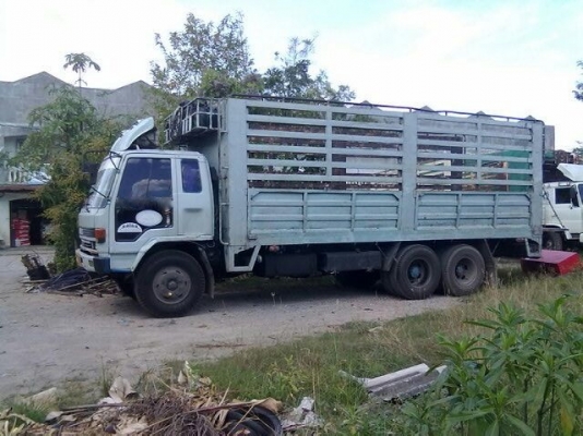 รถอิซูซุ  10 ล้อ รั่ว  FVM 195 แรงม้า   สนใจติดต่อ 081 - 6079515