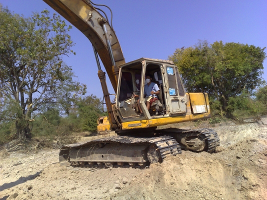 ขายรถแบคโฮ KATO V 2 เครื่อง 6 D 31 ปั้ม K3V โซ่หหนาเอวแน่นเครื่องปั้มดีมาก