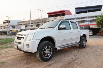 ISUZU D-MAX SUPER PLATINUM CAB-4 LS 3.0 Ddi  I-TEQ VGS Turbo AT  ปี 2009 รุ่น TOP รถป้ายแดงออกศูนย์ เจ้าของขายเอง รถขับน้อย เช็คศูนย์ทุกระยะ อุปกรณ์เสริมครบ เล่มพร้อมโอน