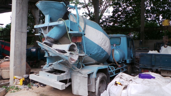 HINO RANGER  รถโม่  2.5 คิว  เล่มทะเบียนพร้อมค่ะ