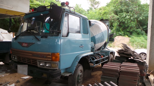 HINO RANGER  รถโม่  2.5 คิว  เล่มทะเบียนพร้อมค่ะ