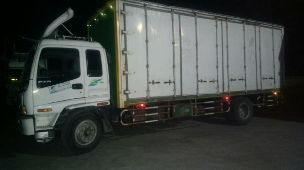 ขายครับ..Isuzu Deca ปี46 ตู้10บาน 7.20 เมตร 2 คันครับ