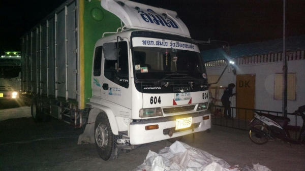 ขายครับ..Isuzu Deca ปี46 ตู้10บาน 7.20 เมตร 2 คันครับ