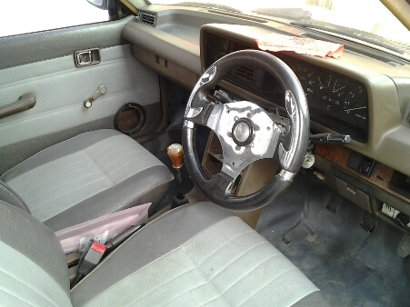 ขายรถยนต์ ปี81 มาสด้า323 รุ่น5ประตู เครื่อง1300cc. เกียร์ธรรมดา แอร์ ล้อแม็ก รถขับดี ขนของได้สบาย ขายถูกๆตามสภาพ