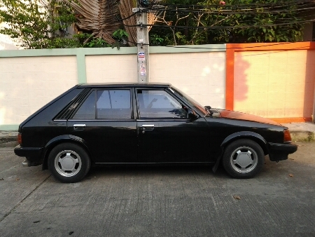 ขายรถยนต์ ปี81 มาสด้า323 รุ่น5ประตู เครื่อง1300cc. เกียร์ธรรมดา แอร์ ล้อแม็ก รถขับดี ขนของได้สบาย ขายถูกๆตามสภาพ