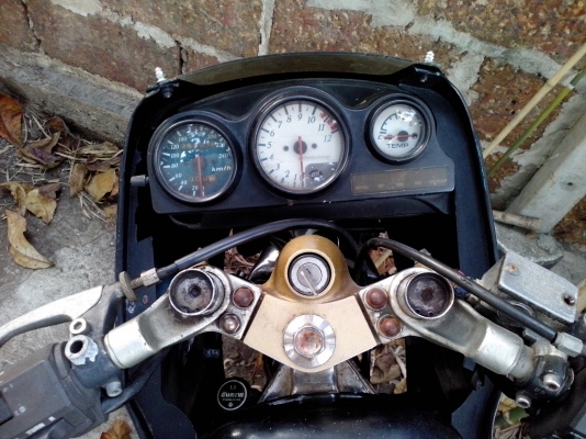 ขาย KR150 ปี39 รถจอดนาน ทะเบียนชุดโอนครบ ภาษีขาดเกินสามปี ลดเหลือ