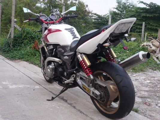 วุฒินนบุรี//ขาย CB1300cc.แต่งแทพสภาพนางฟ้าเครื่องดีแรงเกินพิกัดท่อสูตรยกเส้น