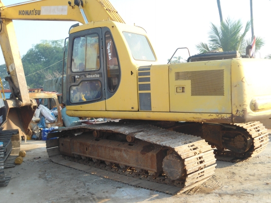 ขายรถแมคโครPC200-6 สภาพพร้อมใช้ เอกสารอินวอย สนใจติดต่อ บอย 085-156-2314