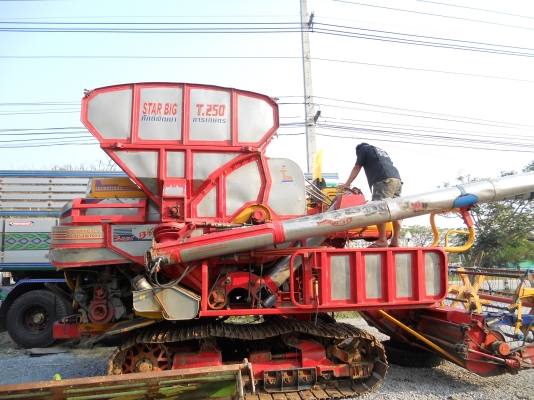 ขายด่วนรถเกี่ยวข้าวศักดิ์พัฒนา สตาบิ๊กปี49