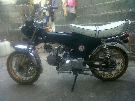 ขาย Dax ถูกๆๆไปเลยครับ ใครเร็วใครได้ 16,000 บาท เครื่องดี สีสวยพร้อมใช้ มีล้อเดิมให้ อยู่ อำเภอห้วยผึ้ง จังหวัดกาฬสินธุ์ โทร 082-7391165 (โน๊ต)