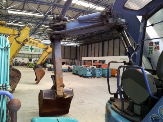 Komatsu PC75UU-3C ปี 2000 สภาพสวย นำเข้าจากญี่ปุ่น ลดราคาล้างสต๊อค