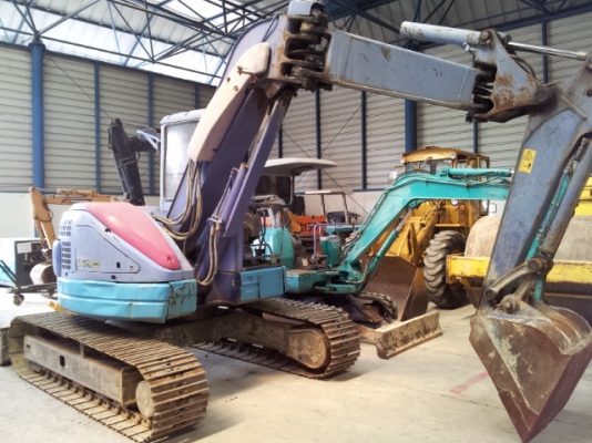 Komatsu PC75UU-3C ปี 2000 สภาพสวย นำเข้าจากญี่ปุ่น ลดราคาล้างสต๊อค