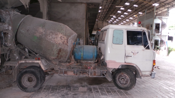 HINO  FD 185  แรงม้า  รถพร้อมใช้  เล่มทะเบียนพร้อมโอนค่ะ